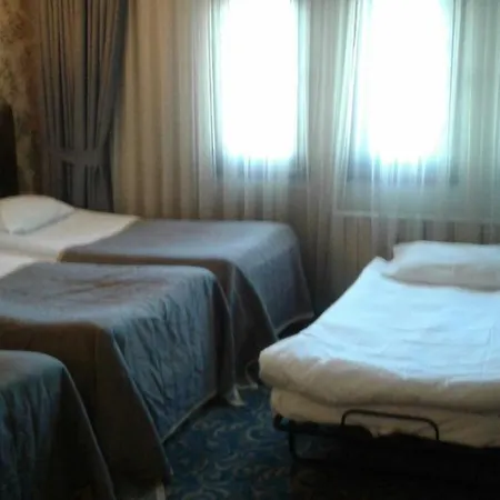 Tac Mahal Hotel *